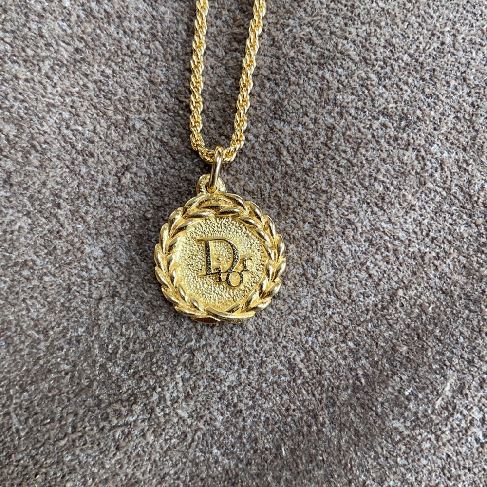 Dior pendant